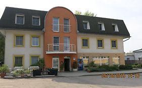 Hotel Ned Hockey